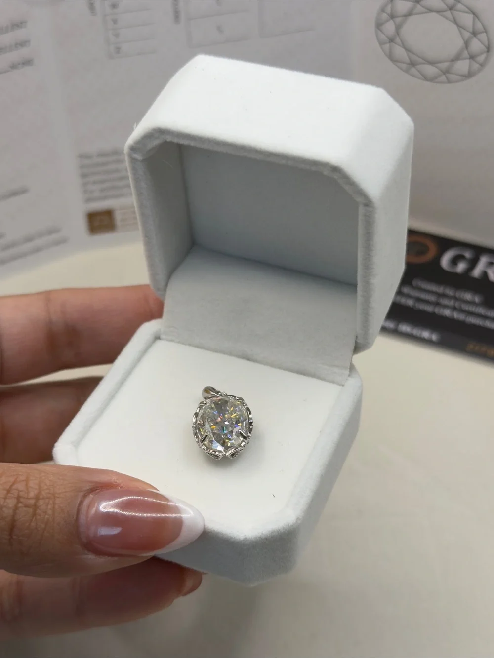 8ct oval cut Moissanite vvs1 color D pendant for necklace